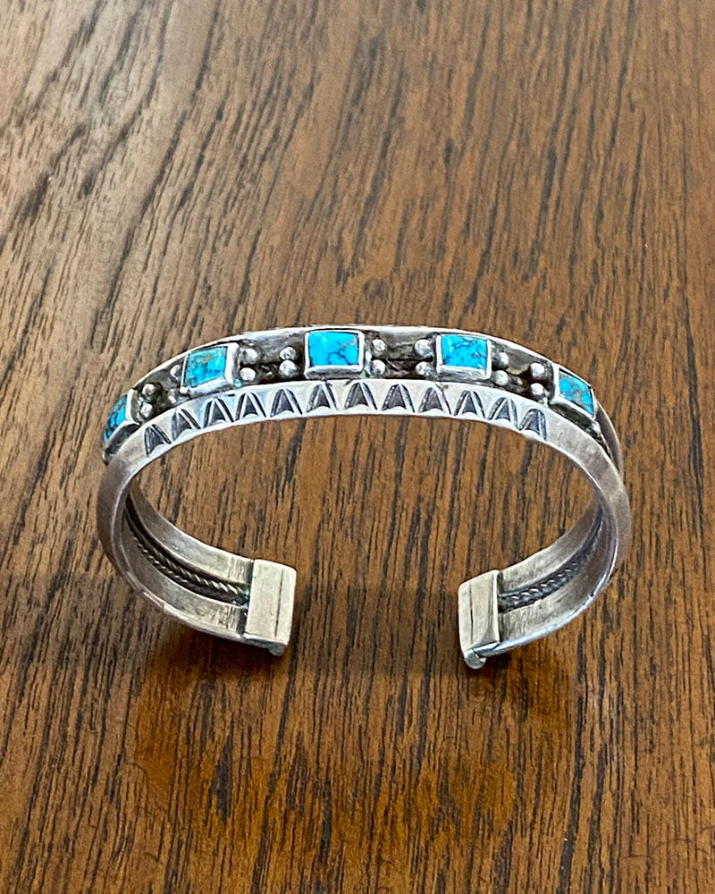 Narrow Navajo Carinated Bracelet