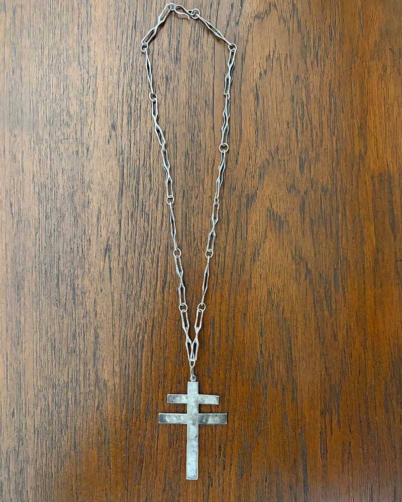 IAJ-4228d Unique Pueblo Silver Necklace